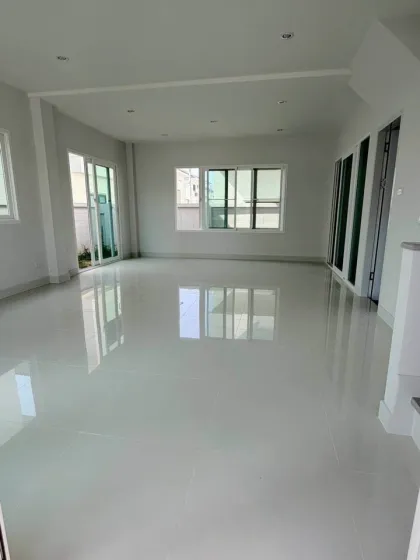Новый таунхаус 3 спальни 2 ванные Supalai Lake View