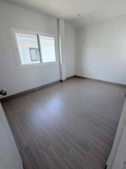Новый таунхаус 3 спальни 2 ванные Supalai Lake View