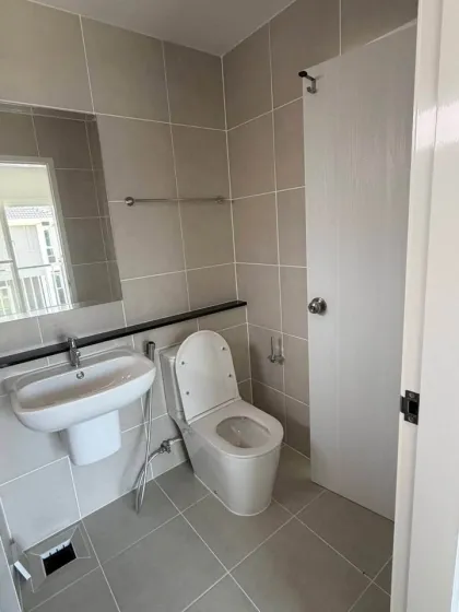 Новый таунхаус 3 спальни 2 ванные Supalai Lake View