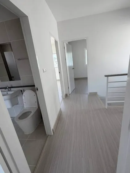 Новый таунхаус 3 спальни 2 ванные Supalai Lake View