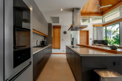 Вилла с 4 спальнями и бассейном в Botanica Bang Tao Beach