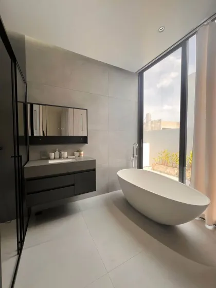 Вилла с 4 спальнями и 5 ванными в Larimar Villa, Чалонг, Пхукет