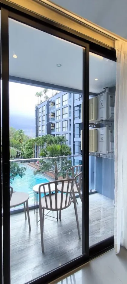 Apartamento de 2 Dormitorios en Kamala con Vista a la Piscina