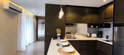 Apartamento de 2 Dormitorios en Kamala con Vista a la Piscina