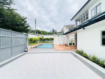 Двухэтажная вилла с частным бассейном в Passorn Kathu Villa
