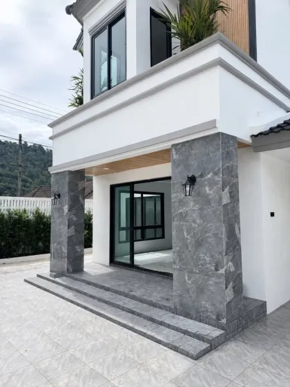 Двухэтажный угловой дом в Rock Garden Village, Пхукет