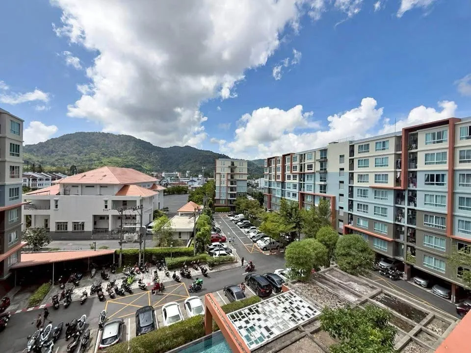 1-Zimmer-Wohnung zu verkaufen in Dcondo Kathu Patong mit Pool- und Bergblick