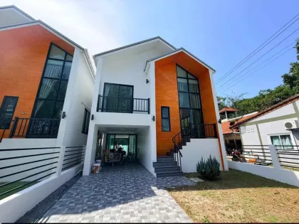 Villa 4 Chambres avec Piscine dans un Quartier Calme de Thalang