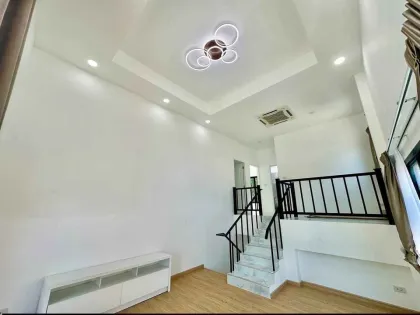 Villa 4 Chambres avec Piscine dans un Quartier Calme de Thalang