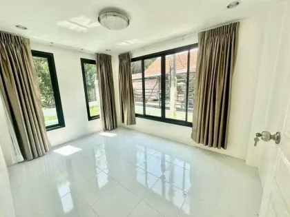 Villa 4 Chambres avec Piscine dans un Quartier Calme de Thalang