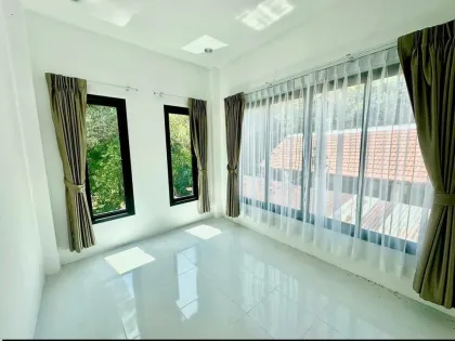 Villa 4 Chambres avec Piscine dans un Quartier Calme de Thalang