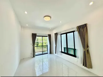 Villa 4 Chambres avec Piscine dans un Quartier Calme de Thalang