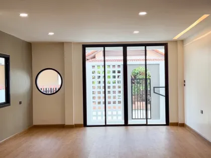 Neu renoviertes 2-stöckiges Doppelhaus mit 4 Schlafzimmern in Wichit, Phuket