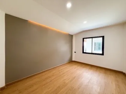 Neu renoviertes 2-stöckiges Doppelhaus mit 4 Schlafzimmern in Wichit, Phuket