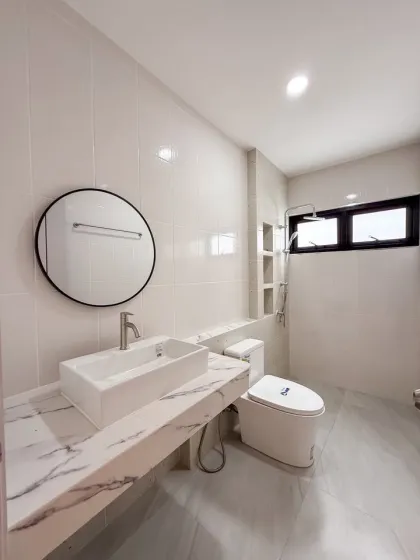 Neu renoviertes 2-stöckiges Doppelhaus mit 4 Schlafzimmern in Wichit, Phuket