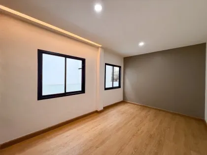 Neu renoviertes 2-stöckiges Doppelhaus mit 4 Schlafzimmern in Wichit, Phuket