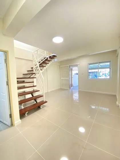 Casa adosada de 2 habitaciones y 1 baño en venta en Thalang