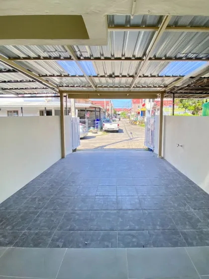 Casa adosada de 2 habitaciones y 1 baño en venta en Thalang