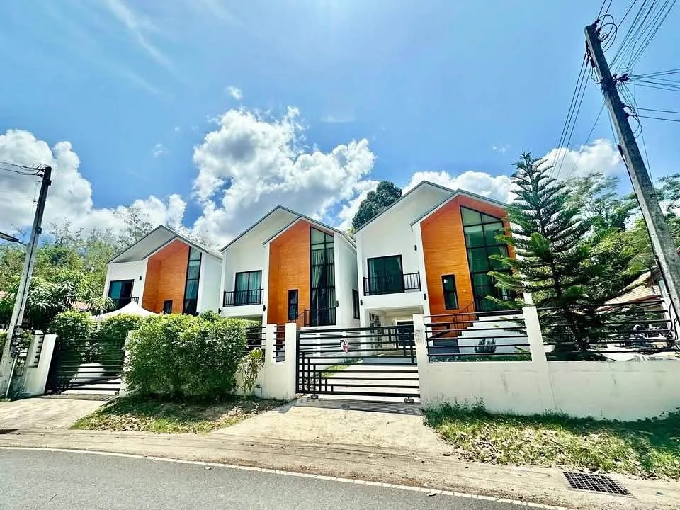 Villa de 4 dormitorios y 3 baños con piscina privada en zona tranquila