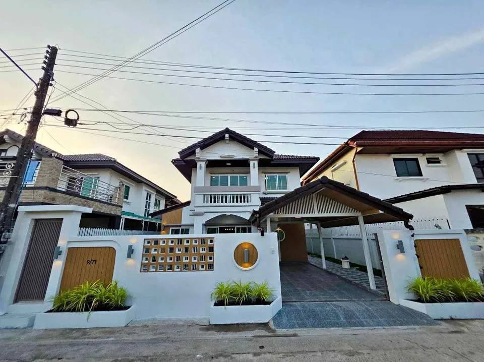 วิลล่าปรับปรุงใหม่ 4 ห้องนอน ในคันทรีโฮม ช้างล้อง วิลเลจ