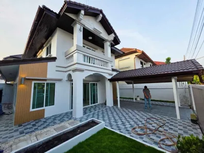 Vollständig renovierte 4-Zimmer-Villa im Country Home Chalong Village