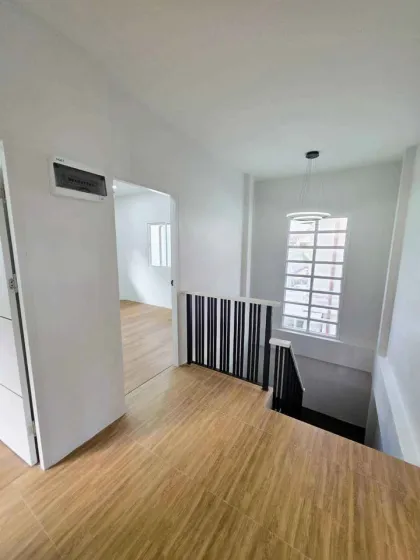 Vollständig renovierte 4-Zimmer-Villa im Country Home Chalong Village