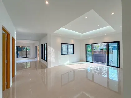 Spacious 4-Bedroom Corner Villa with Garden in Bang Tao, Phuket