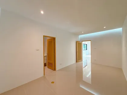 Spacious 4-Bedroom Corner Villa with Garden in Bang Tao, Phuket