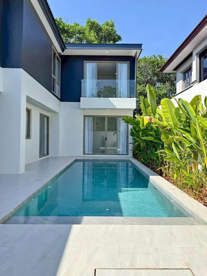 Villa de lujo con piscina y 4 dormitorios en Land & Houses Sriwalee 2, Chalong
