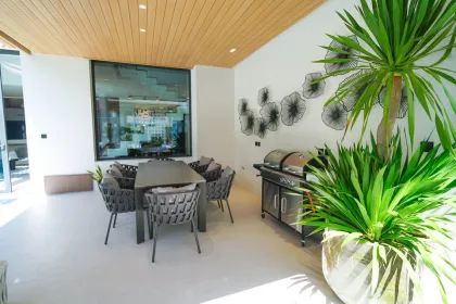 Villa de lujo con 4 dormitorios y 5 baños con piscina cerca de la Bahía de Chalong