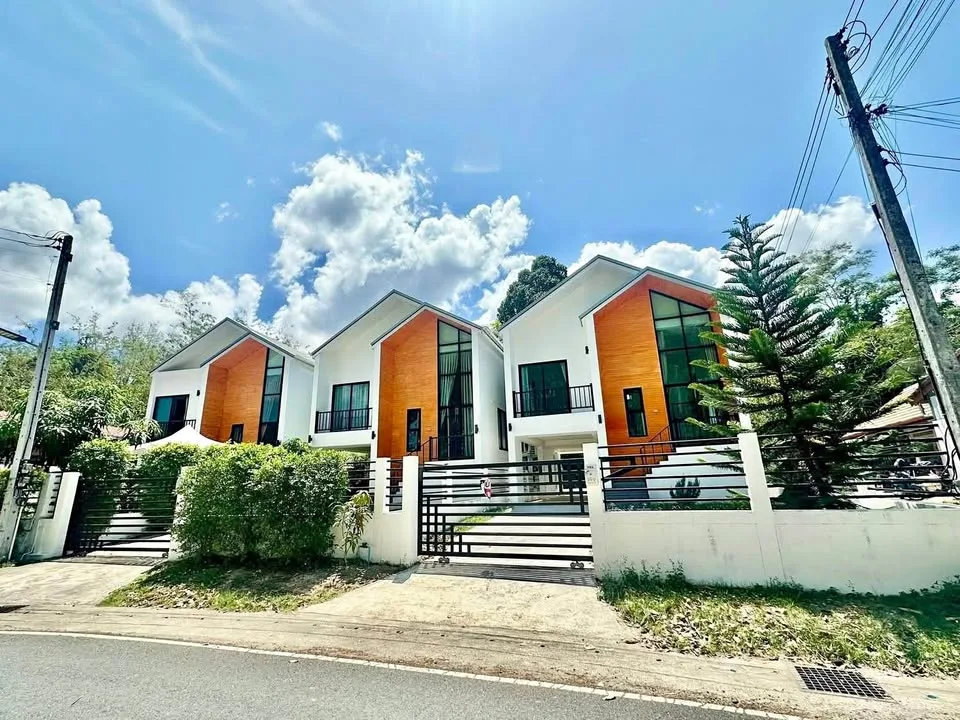 4-Schlafzimmer-Poolvilla in ruhiger Lage Kamala, Phuket zu verkaufen