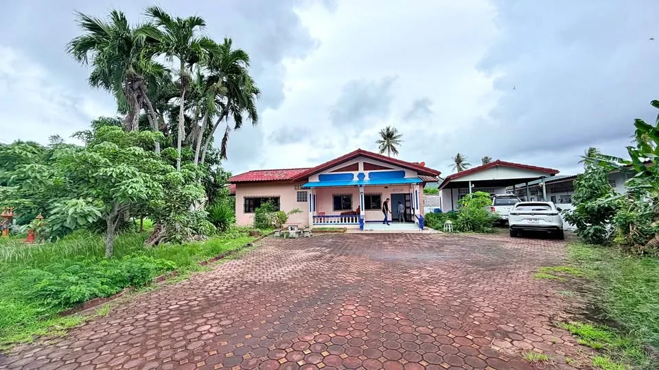 Geräumige 3-Zimmer-Villa mit großem Grundstück in Chalong, Phuket Town