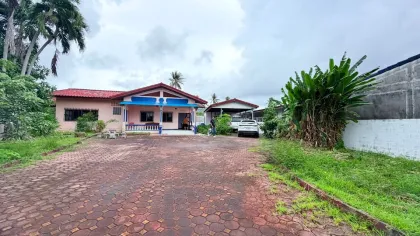 Spacieuse Villa 3 Chambres avec Grand Terrain à Chalong, Phuket Town