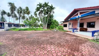Spacieuse Villa 3 Chambres avec Grand Terrain à Chalong, Phuket Town