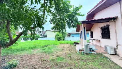 Spacieuse Villa 3 Chambres avec Grand Terrain à Chalong, Phuket Town