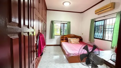 Spacieuse Villa 3 Chambres avec Grand Terrain à Chalong, Phuket Town