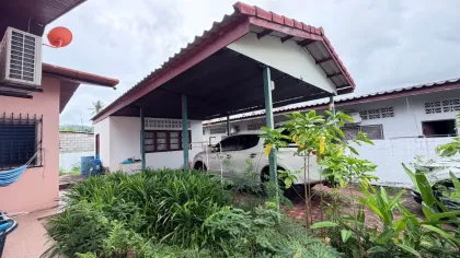 Spacieuse Villa 3 Chambres avec Grand Terrain à Chalong, Phuket Town