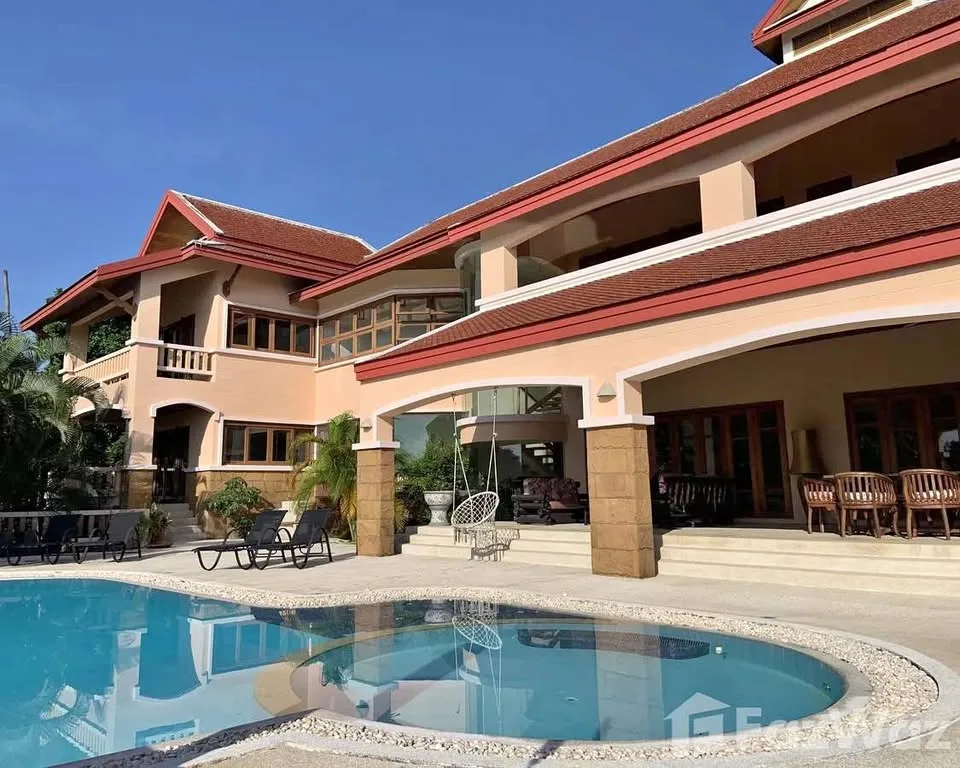 Villa spacieuse de 6 chambres avec vue mer à Rawai