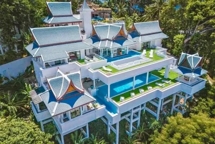 Lujosa villa de 5 dormitorios con impresionantes vistas al mar en Playa Surin