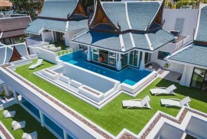 Lujosa villa de 5 dormitorios con impresionantes vistas al mar en Playa Surin