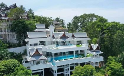 Lujosa villa de 5 dormitorios con impresionantes vistas al mar en Playa Surin