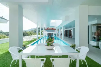 Lujosa villa de 5 dormitorios con impresionantes vistas al mar en Playa Surin