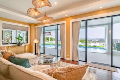 Lujosa villa de 5 dormitorios con impresionantes vistas al mar en Playa Surin