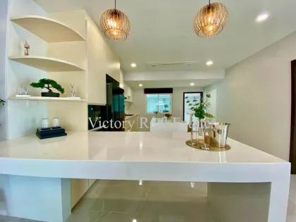 Private Pool Villa with 4 Bedrooms & 5 Bathrooms in Thalang