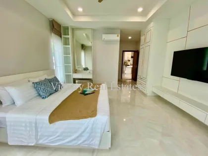 Private Pool Villa with 4 Bedrooms & 5 Bathrooms in Thalang
