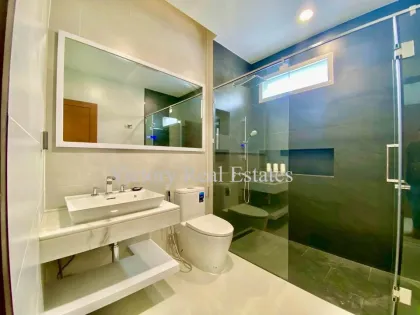 Private Pool Villa with 4 Bedrooms & 5 Bathrooms in Thalang