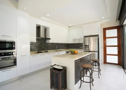 Geräumige 3-Schlafzimmer-Villa mit privatem Pool bei Rawai und Nai Harn
