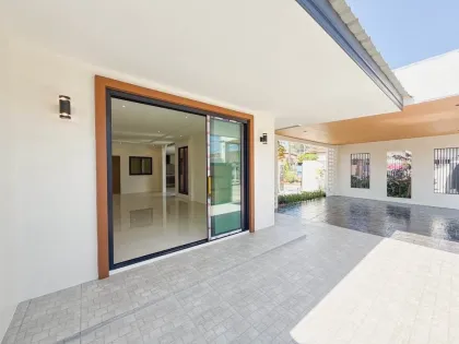 Современный угловой таунхаус с 3 спальнями в Phuket Villa 3
