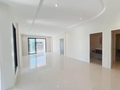 Современный угловой таунхаус с 3 спальнями в Phuket Villa 3