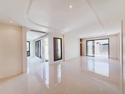 Современный угловой таунхаус с 3 спальнями в Phuket Villa 3